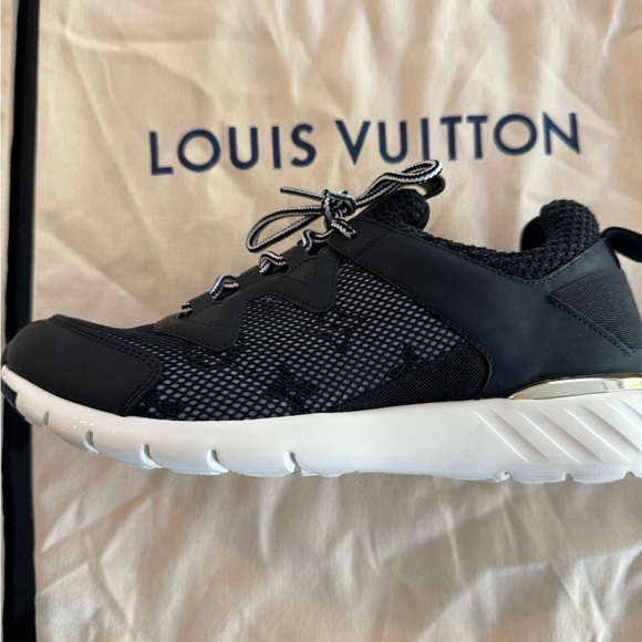 Louis Vuitton shoes Literally new shoes wore one time around the house - Picture 7 of 9